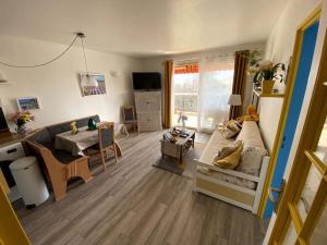 Logement cosy, situé entre ciel et mer