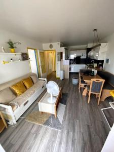 Logement cosy, situé entre ciel et mer