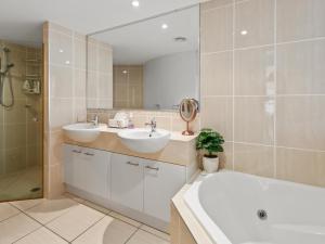 Pier One Waterfront Apartment