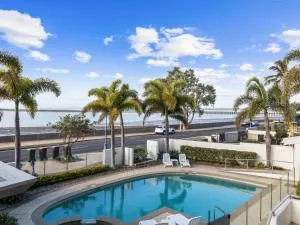 Pier One Waterfront Apartment - Bargara