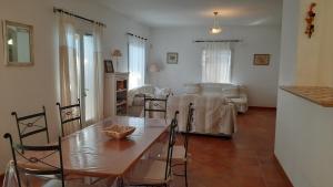 Maison de vacances avec piscine privative, Oustau des Oliviers vue dominante Colorado provençal