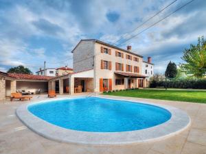 Holiday Home in Golàs with Private Pool 