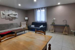 Appartements Appartement Le 16, 2 chambres, tout confort, avec terrain : photos des chambres