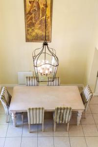 The hidden Retreat on Haumann