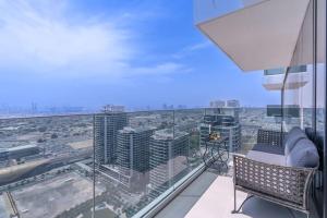 Vogue Al Wasl 1 Residence West 13th Floor with Large Balcony for view of Sheikh Zaid Road and One Zaabeel Tower and Burj Khalifa, Walkable to Metro with Easy Access to Sheikh Zayed Road & Dubai World Trade Centre