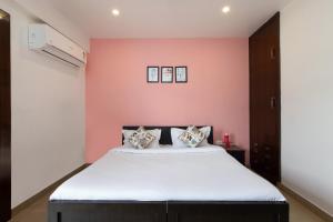 Rose 3BHK by Wabi Sabi Stays with Private Balcony