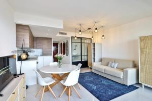 Appartements Incroyable vue mer, 2 pieces refait a neuf avec piscine sur le toit/ WIFI/AC : photos des chambres