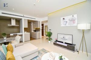 Luxury Escapes - 1BR Apt with Balcony - West Avenue Marina