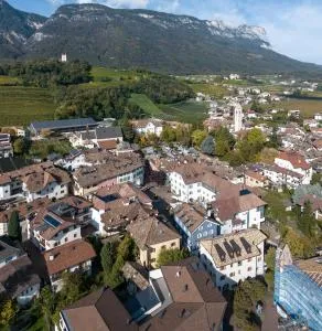 Schmitte am Sonnenwirtsplatz Eppan in South Tyrol - 阿皮亚诺苏拉斯特拉达德尔维诺