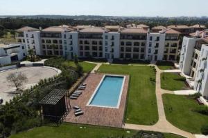 Gardens Pool by FHR Golf, piscina e parking