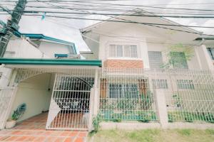 HOUSE A - Bahay Bakasyunan in New intramuros Village, Old balara Q.C