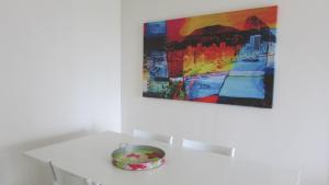 Lindo apto no Barrabela, todo equipado, com arcondicionados split novos no quarto e na sala, limpíssimo, cheiroso, novinho, condomínio em frente à praia, com piscina aquecida, sauna, quadra, academia, lavanderia, salão de beleza, restaurantes, me