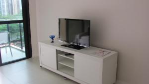 Lindo apto no Barrabela, todo equipado, com arcondicionados split novos no quarto e na sala, limpíssimo, cheiroso, novinho, condomínio em frente à praia, com piscina aquecida, sauna, quadra, academia, lavanderia, salão de beleza, restaurantes, me