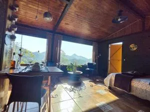 Chalé Pakere Montebello Lumiar - lareira, wi-fi, sauna, piscina - vista incrível - Refúgio