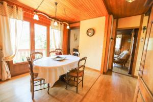 Chalets Family cottage and its greenery : photos des chambres