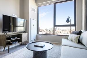 W Loop 1BR w Pool Gym nr Restaurant Row CHI-294