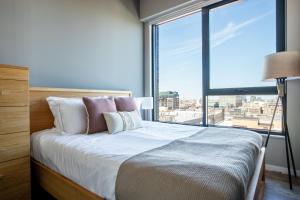 W Loop 1BR w Pool Gym nr Restaurant Row CHI-294