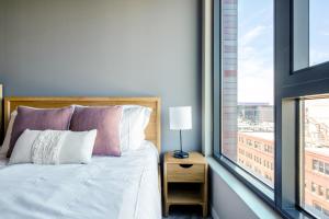 W Loop 1BR w Pool Gym nr Restaurant Row CHI-294