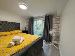 Comfy Apartments - Finchley Road - London