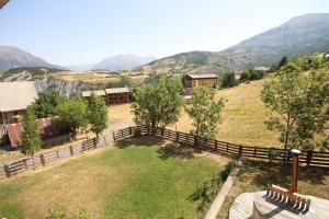 B&B / Chambres d'hotes B&B Chalet La Providence : Chambre Double - Vue sur Montagne