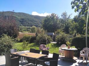 Sejours chez l'habitant Chambre avec acces jacuzzi au pied des montagnes : photos des chambres