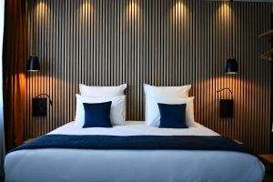 Hotels Le Cheval Blanc - Logis Hotel : photos des chambres