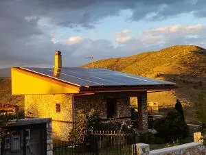 ΒΙΟΚΛΙΜΑΤΙΚΟ ΗΛΙΟΠΕΤΡΟΣΠΙΤΟ στην ΑΡΧΑΙΑ ΒΟΚΕΡΙΑ - Árnissa