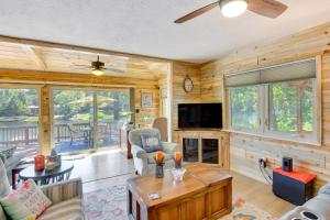 Kilgore Lakefront Home with Private Dock and Pier!