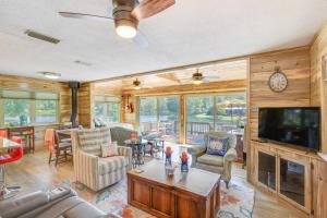 Kilgore Lakefront Home with Private Dock and Pier!