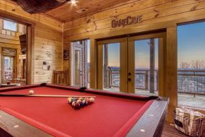 Moonshiners Hideout Hot Tub Game Room Pool
