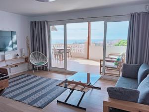 TERRAZA AL MAR