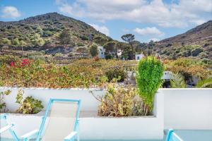 Beachfront Lampis Dolphin 3