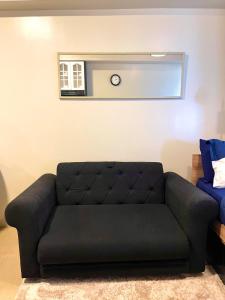 * *T Panoramic Metro View