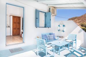 Beachfront Lampis Dolphin 3