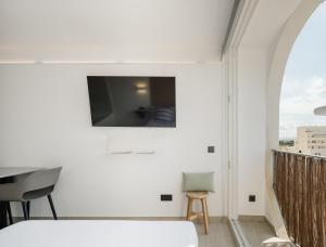 Ephemeral Holidays P.5 - Hidromasaje