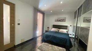 Appartements Rez de jardin, entre mer et montagne : photos des chambres
