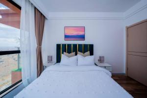 Zen 3BR Suite near Airport SGR w Pool Gym Restaurant