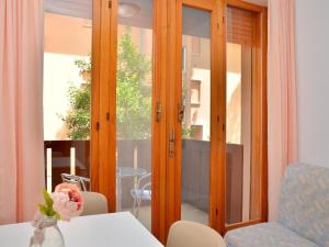 Graceful apartment with a bright terrace - Beahost