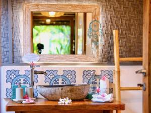 Phòng Deluxe Giường Đôi Có Vòi Sen (Deluxe Double Room with Shower)