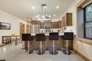 1 Mi to Payette Lake and Town McCall Getaway!