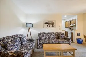 Cedarbrook Two Queen Bed Standard Hotel Room with outdoor heated pool 102 - South Sherburne