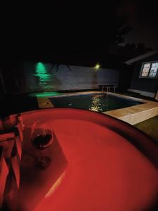 CASA con piscina temperada, tinaja y quincho próxima a Playa Sn Alfonso