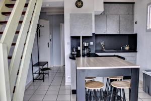 Appartements Le Clocher des Sables YourHostHelper : photos des chambres