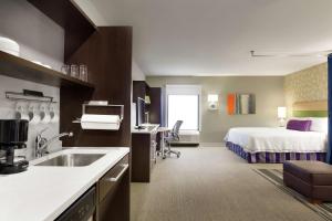 King Studio with Roll-In Shower - Disability Access/Non-Smoking room in Home2 Suites By Hilton Macon I-75 North