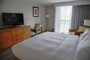 King Room - Mobility Access room in Doubletree By Hilton Helena Downtown