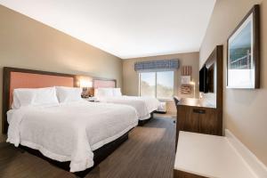 Queen Room with Two Queen Beds - Hearing Access/Non-Smoking room in Hampton Inn Batesville Ar