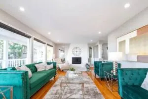 Stunning River View Home, King Bed, Golf, Firepit - Devon