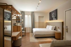 Superior King Room with Sofa Bed room in Hotel Cosmopolita