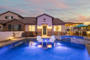 Desert Isle Walk to Stadium Course MTN Views