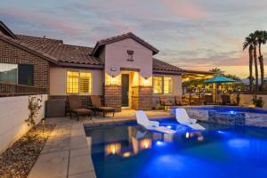 Desert Isle Walk to Stadium Course MTN Views